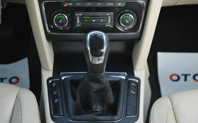 Skoda Superb cena 31000 przebieg: 226000, rok produkcji 2011 z Hrubieszów małe 781